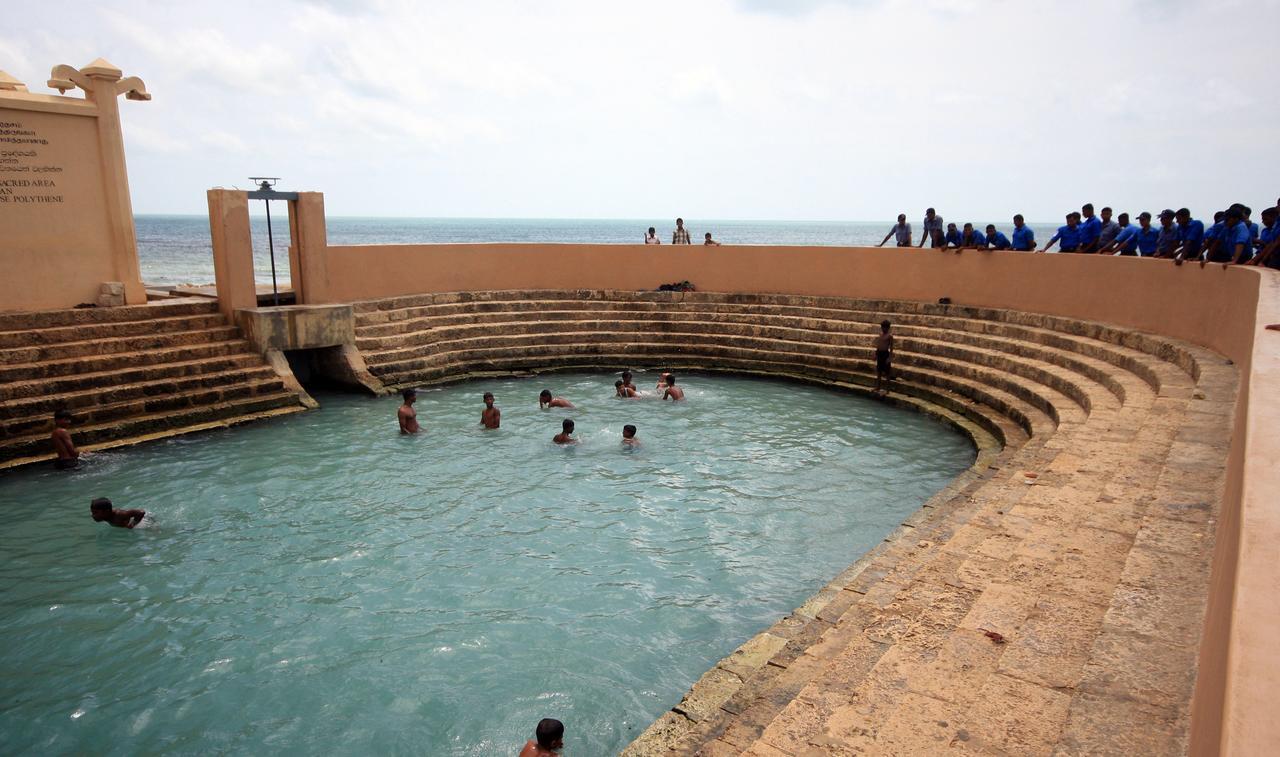 Sai Holiday Inn Jaffna Exterior photo